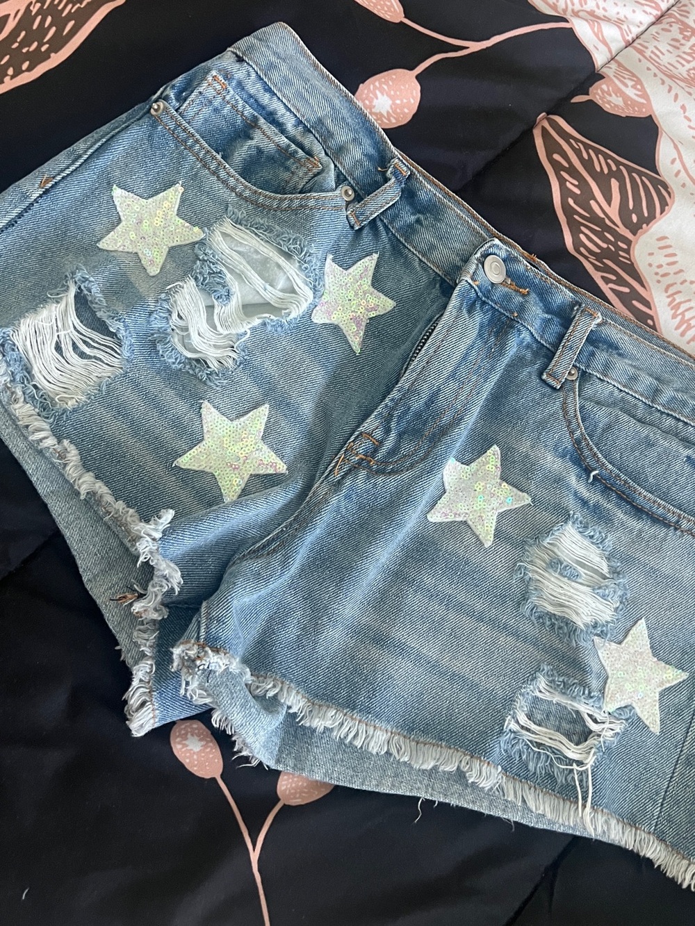 Forever 21 Denim Distressed  sequin Star Appliqué Women’s Shorts - Light Blue